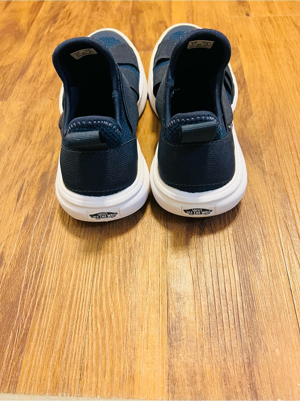 Vans Ultrarange Women’s Slip-On Sneaker Navy Blue with White trim. - Picture 4 of 6